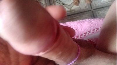 Sikim ve köpeğimle oynuyor benimle